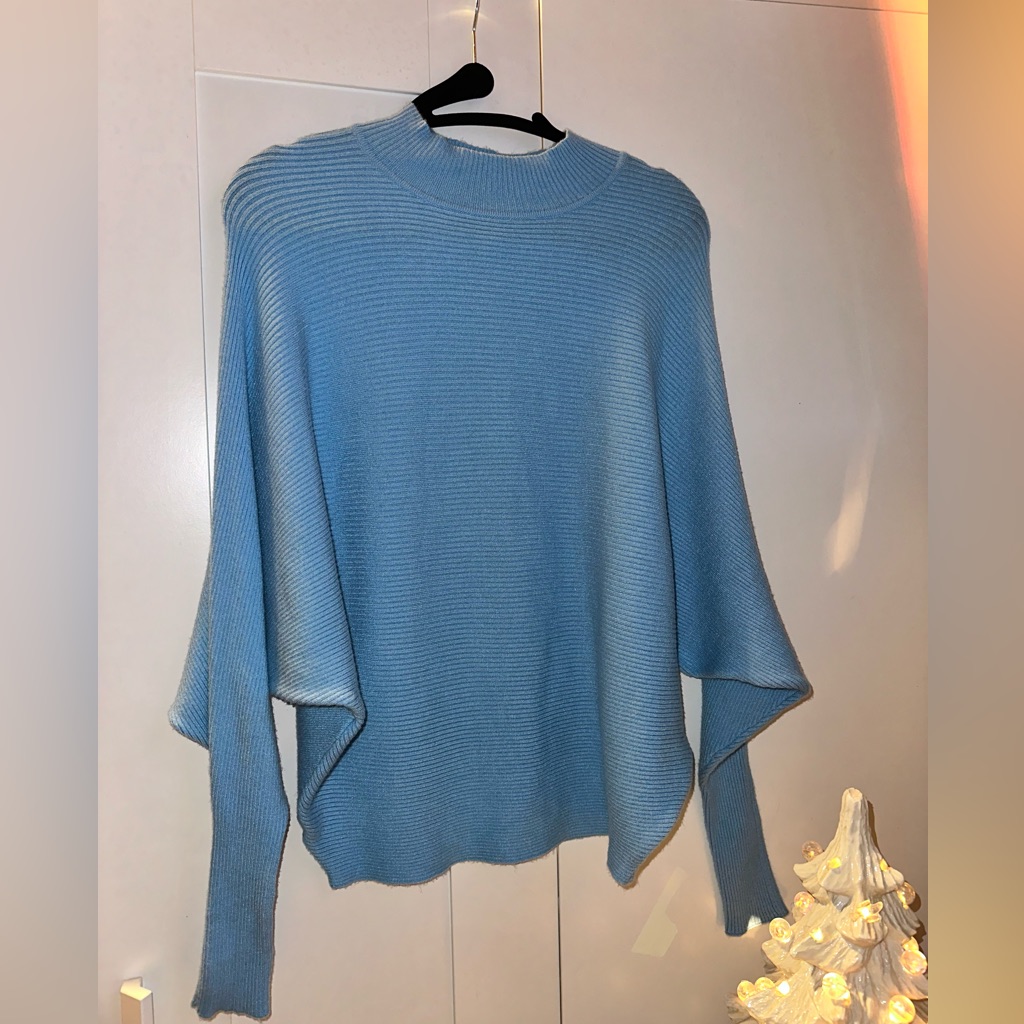 Philosophy Preowned Sweater